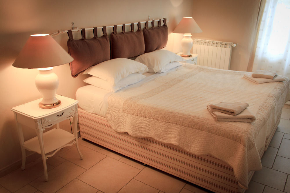 Les Carmes And Spa Le Thor Zewnętrze zdjęcie